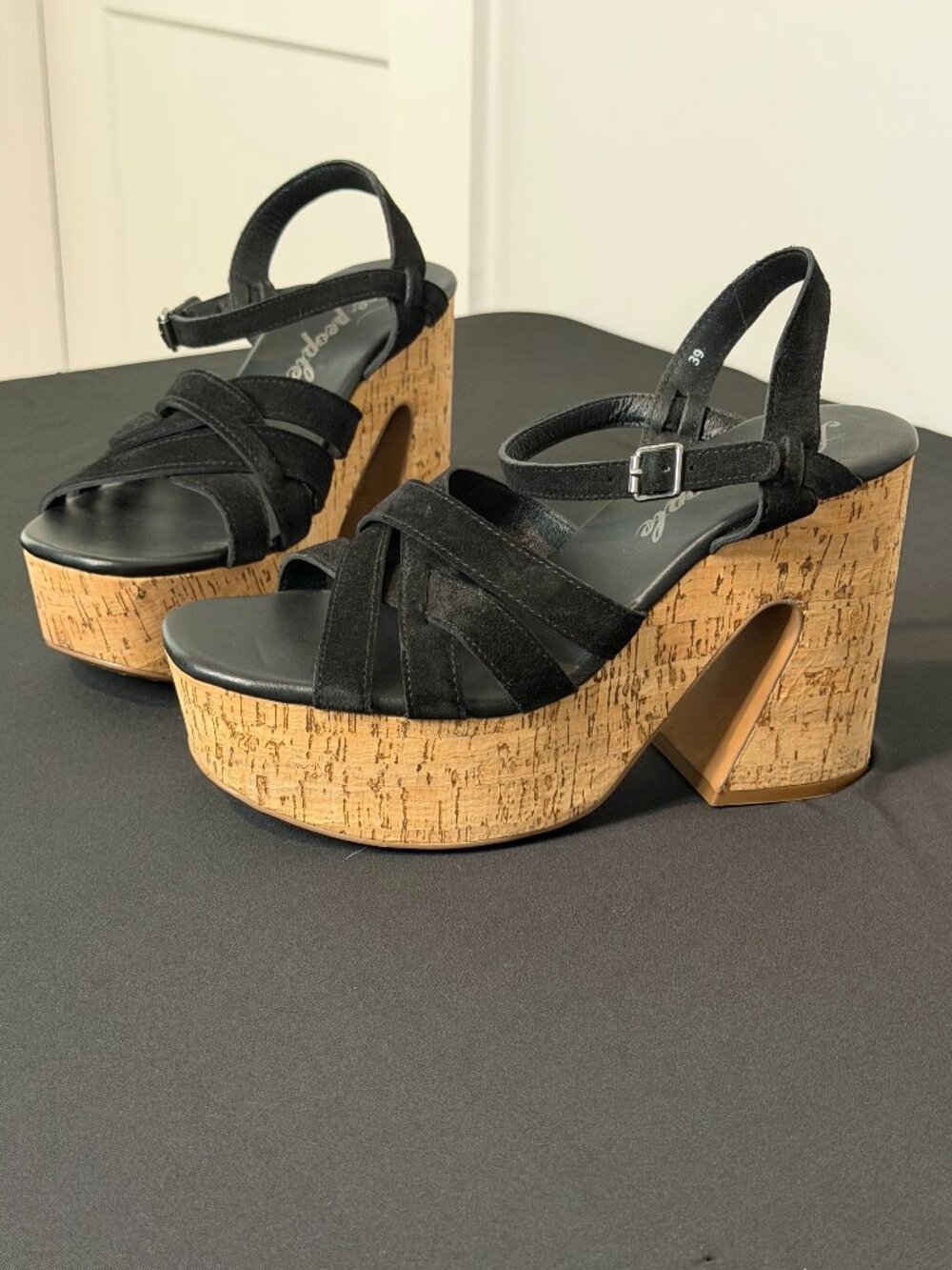 NWOT (9) Free People Lisbon Platform Sandal